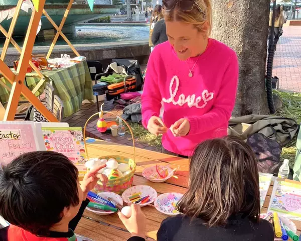 【開催レポート】英語で“つくる・感じる”春のひととき！子どもたちが、名古屋市の希望の広場にて外国人講師とイースターアートを体験