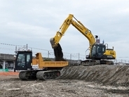 ショベルとクローラダンプの協調による自律積み込みと自律運搬の実証試験