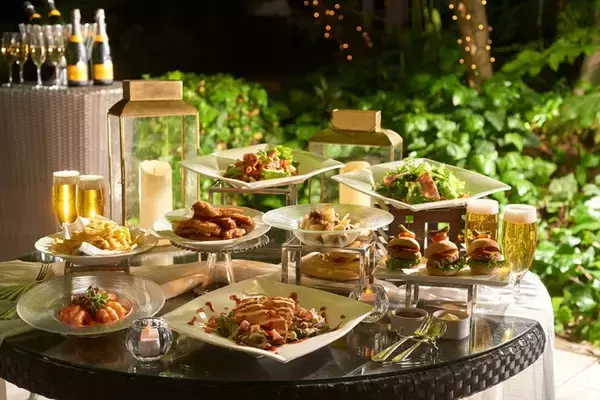 緑あふれる都会のオアシス・白金の隠れ家で堪能するボリューム満点のアメリカンディナー＆フリーフロー！ビアガーデン『New Yorkers Forest』