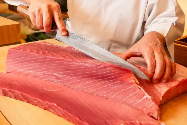 【鮨やまけん 新宿東口店】握り寿司＋割烹料理＋生本鮪握り食べ放題コースがさらにお得　新春キャンペーン実施