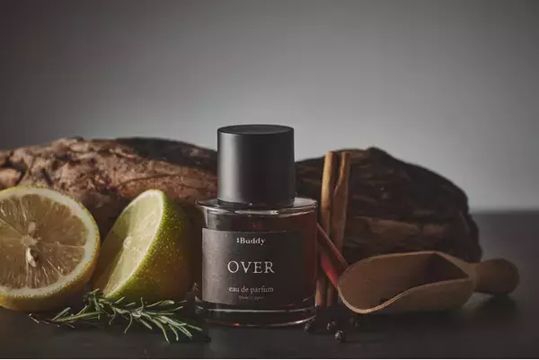 フレグランスブランド「Buddy」、YouTuberヒカルが手がける沖縄・宮古島のホテル「HOTEL 385 Project by ReZARD」と新たな提携を発表