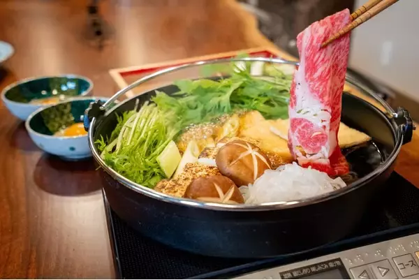 「岩屋温泉「絵島別庭 海と森」が5周年特別企画としてお部屋で楽しむ鍋料理の新プラン「淡路椚座牛(くぬぎざぎゅう)すき焼き or 三年とらふぐ鍋 お部屋食プラン」を期間限定で販売開始！」の画像