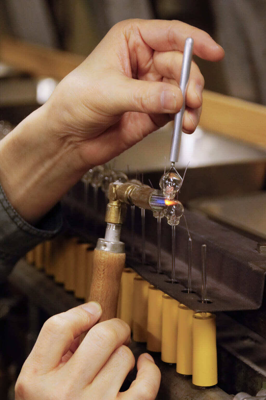 大人の科学マガジン プラネタリウム専用電球ができるまで 「星空を生み出す細渕の100年電球と職人の手仕事」