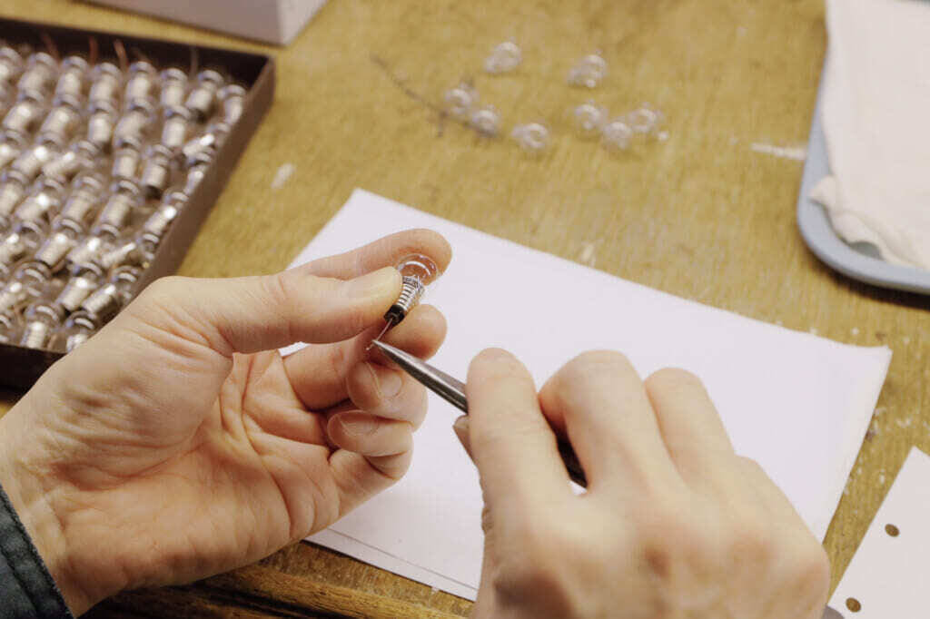 大人の科学マガジン プラネタリウム専用電球ができるまで 「星空を生み出す細渕の100年電球と職人の手仕事」