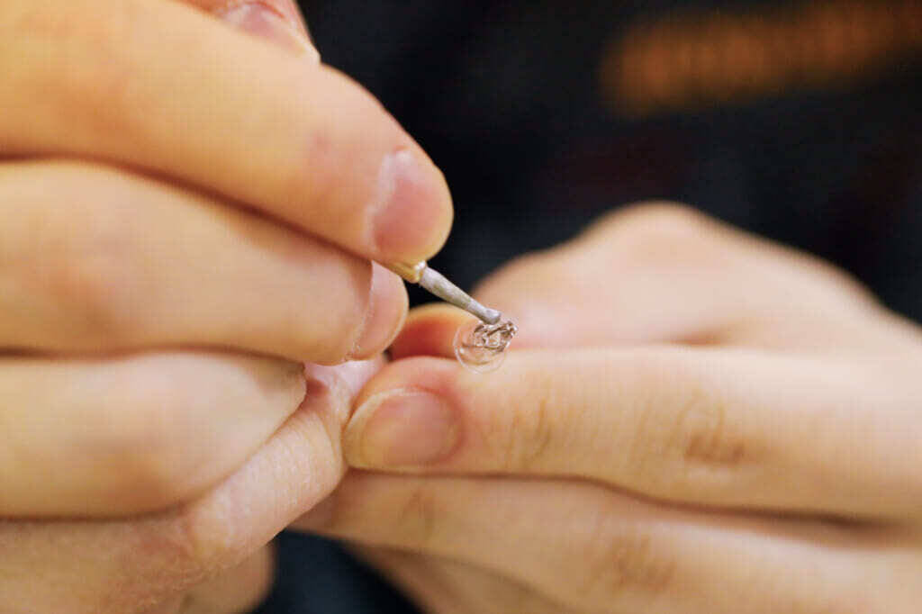 大人の科学マガジン プラネタリウム専用電球ができるまで 「星空を生み出す細渕の100年電球と職人の手仕事」