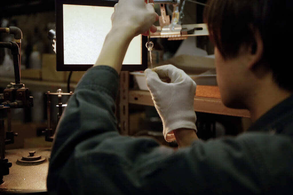 大人の科学マガジン プラネタリウム専用電球ができるまで 「星空を生み出す細渕の100年電球と職人の手仕事」