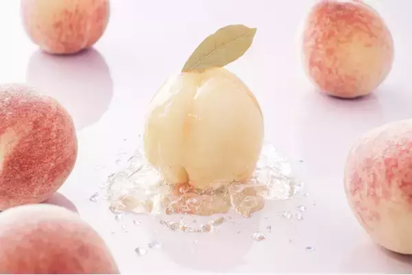 【桃スイーツ】「パティスリーピネード」よりフレッシュな旬の桃をまるごと使用した、累計販売7万個※1突破の『まるごと桃のケーキ』が再登場！ショートケーキをはじめ、パフェ、杏仁豆腐など全６品を新発売