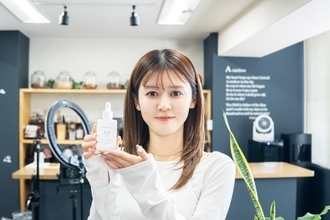 “強そう”なアゼライン酸を、お守りのような1本に。悔しさから始まった学びと新作美容液への想い