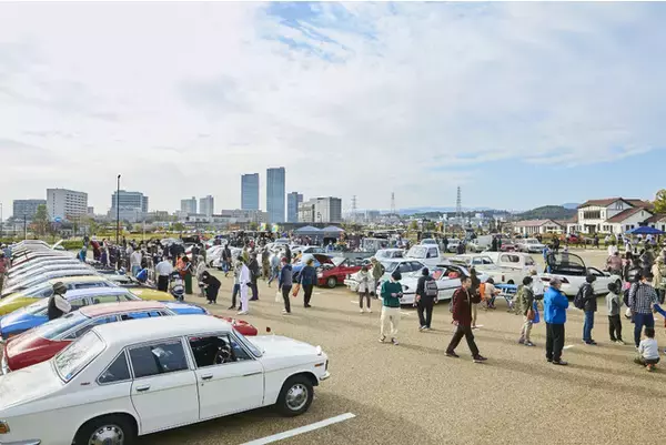 「1980から90年代に人気のネオクラシックカー60台が高槻市に大集合」の画像
