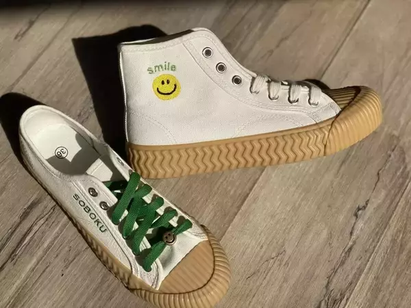 “小さな白いキャンバスに、あなただけのカラフルな世界を”スニーカーカスタムショップ『SOBOKU』がJR由布院駅前に4月29日グランドオープン