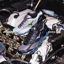 KICKS LAB.限定モデル「MIZUNO WAVE PROPHECY LS」が8月14日に発売。都市的なスタイルを提案する新たなスニーカー。
