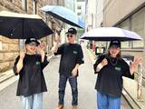 「酷暑・熱中症対策で、全スタッフに日傘とハンディファンを支給。平均年齢73歳のお茶屋『G-CHA & Ba-CHA』お爺ちゃんが「日傘男子」デビュー。」の画像1