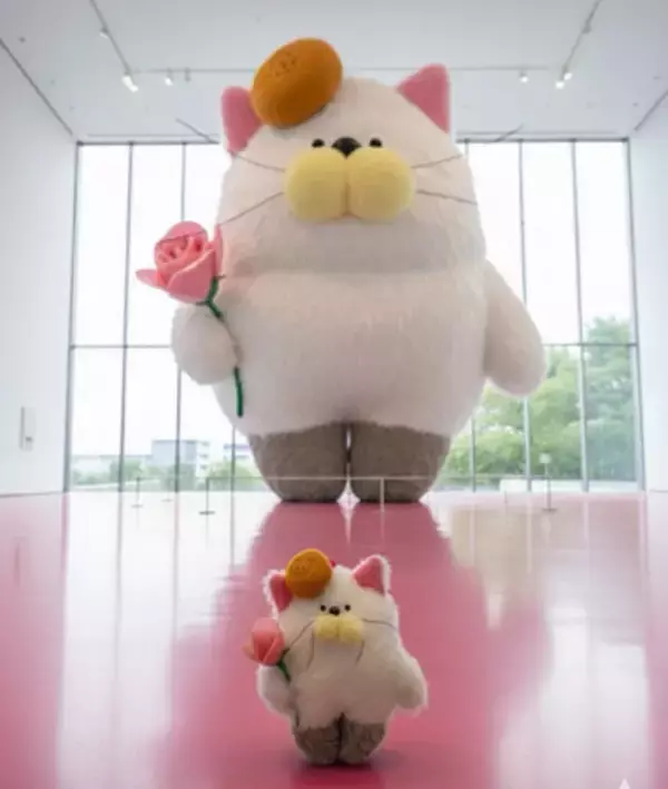 雑貨デザイナーsekiyumi × ASOMANABO大澤麻衣がタッグ！多様な個性を肯定する猫のぬいぐるみ新キャラクター【にゃーてぃすと→（nyartist→）】デビュー！