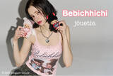 「「jouetie(ジュエティ)」おしゃぶりと愛らしいおむつ姿が魅力の『ベビチッチ』とのコラボレーションアイテムが5月7日(木)予約開始」の画像1