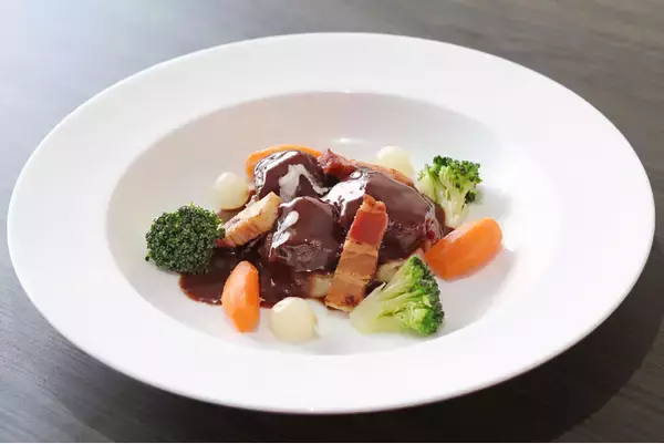 上州ジビエメニュー第二弾「群馬県産ニホンジカの赤ワイン煮 リヨン風」発売のお知らせ