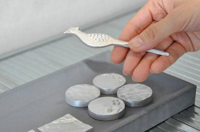 「災害廃材を活用したサインスタンド」伝統の砂型鋳造で記憶をカタチ作る