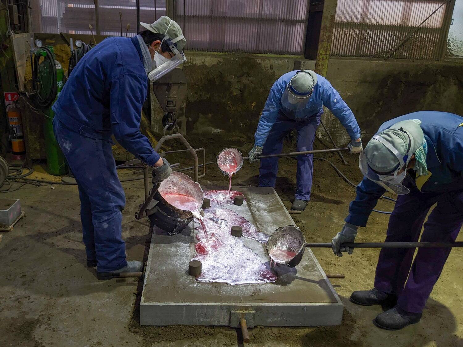 「災害廃材を活用したサインスタンド」伝統の砂型鋳造で記憶をカタチ作る