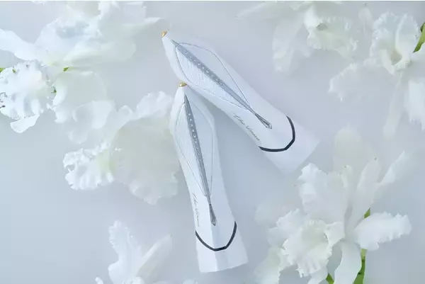 ～華、咲誇り、優美に広がる～　the Vzusa メデューサ の目元用美顔器、”iCARE”アイケアより待望の新色発売。ビューティーワールドジャパン東京2022 にて先行限定販売。　