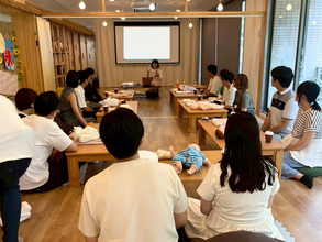 共働き世帯の約8割が「育児の悩み」を抱える宮城県で、夫婦で学ぶ独自の両親学級が始動1年