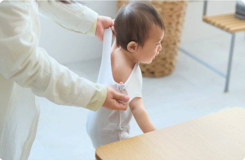 ロンパースのお着替えを変える新発想。ーバイヤーの開発への想いを綴るー