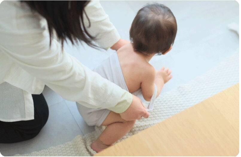 ロンパースのお着替えを変える新発想。ーバイヤーの開発への想いを綴るー