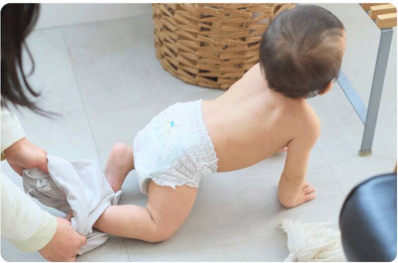 ロンパースのお着替えを変える新発想。ーバイヤーの開発への想いを綴るー