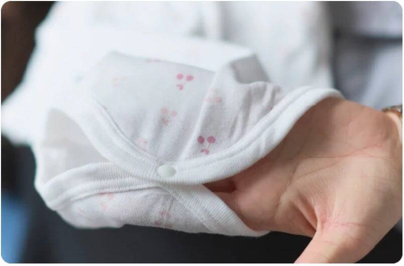 ロンパースのお着替えを変える新発想。ーバイヤーの開発への想いを綴るー