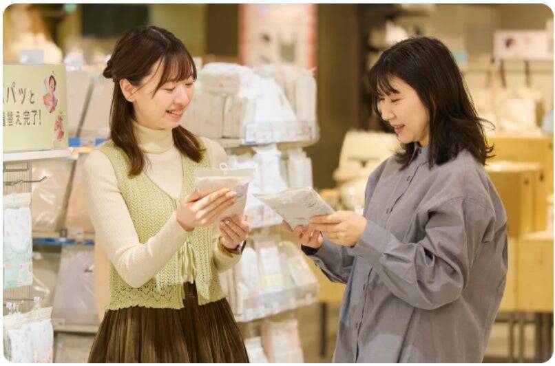 ロンパースのお着替えを変える新発想。ーバイヤーの開発への想いを綴るー