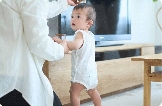 ロンパースのお着替えを変える新発想。ーバイヤーの開発への想いを綴るー