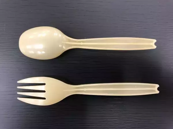 モスバーガー全店に環境対応スプーン、フォークを導入