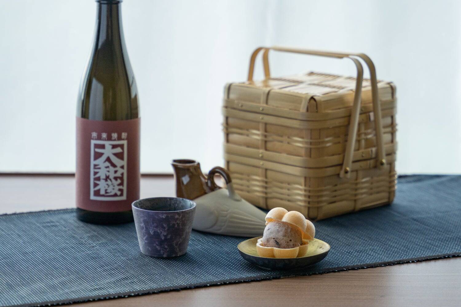 「焼酎のことしか、考えていなかった。」―鹿児島の文化を伝えるべく、温泉旅館のスタッフが紡ぎ続ける「手業」の物語。