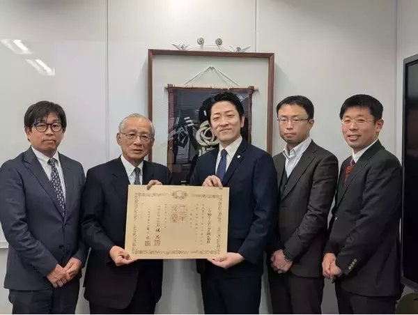 三ッ輪ホールディングス、尾鷲市との官民共創による脱炭素の取り組みが評価され紺綬褒章を受章