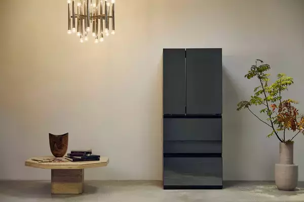 「ツインバードの「背伸びせず使える冷蔵庫」と「中身が見える冷蔵庫」。当たり前を疑い、「本質」から生まれた新たなカタチ」の画像