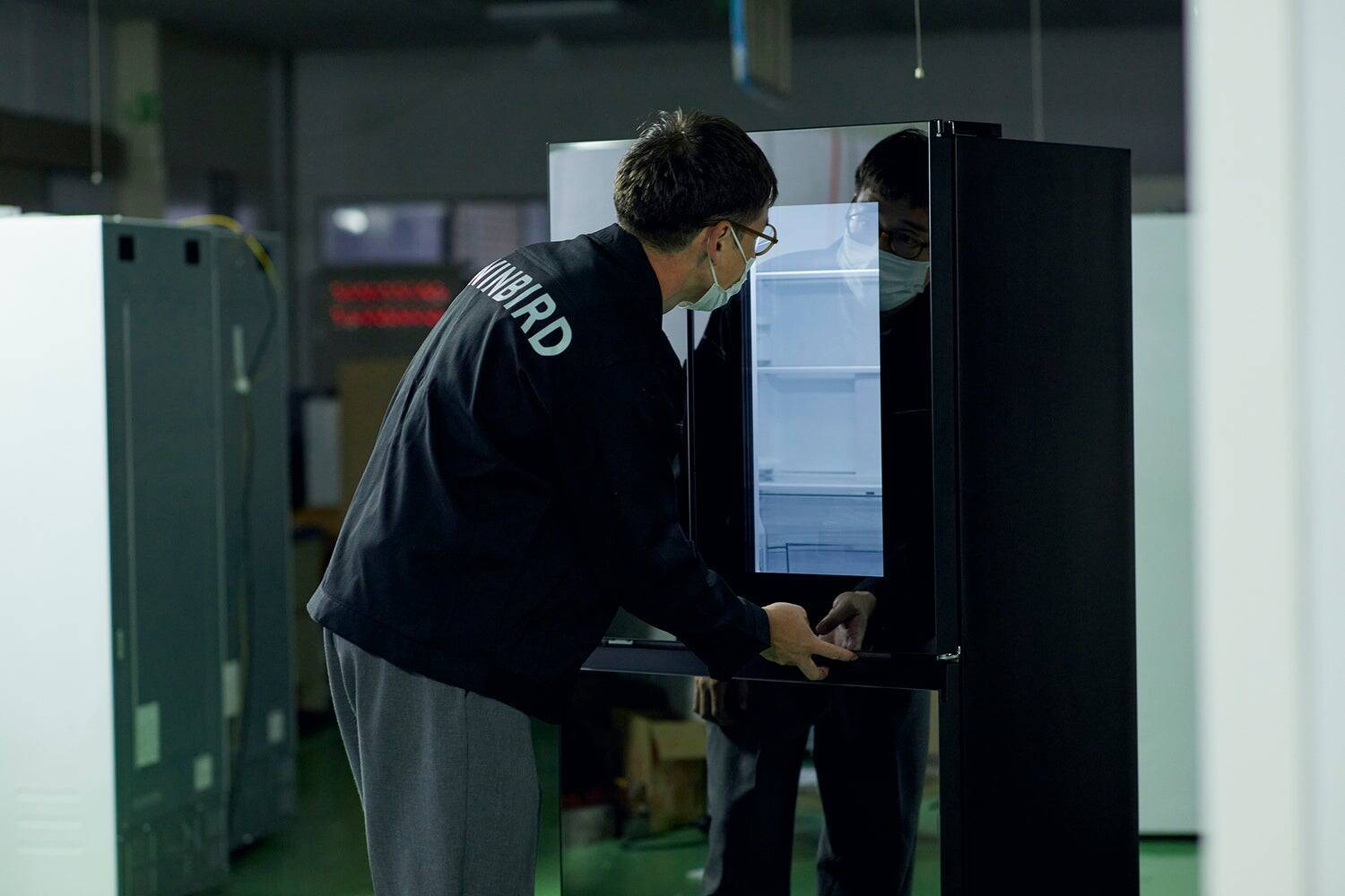 ツインバードの「背伸びせず使える冷蔵庫」と「中身が見える冷蔵庫」。当たり前を疑い、「本質」から生まれた新たなカタチ