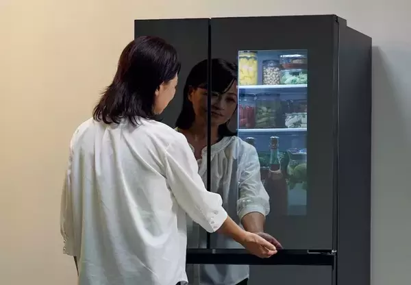「ツインバードの「背伸びせず使える冷蔵庫」と「中身が見える冷蔵庫」。当たり前を疑い、「本質」から生まれた新たなカタチ」の画像