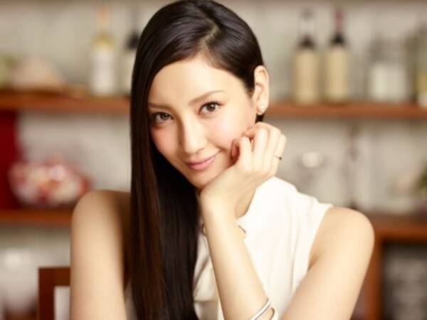 高かったから捨てられなくて ウザい先輩女性を菜々緒が斬る ブランド宅配買取ブランディア 新cm 捨てられない女篇 他 4月6日 オンエア 15年4月8日 エキサイトニュース