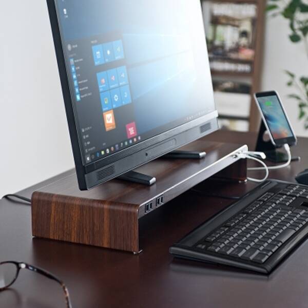 座ったままでコンセントやusbハブに手が届く 電源とusbポートを搭載した木目柄のおしゃれな机上台を1月21日発売 16年1月21日 エキサイトニュース