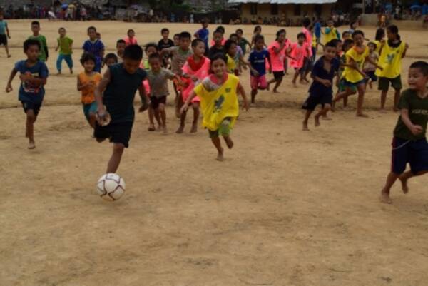 タイ国境 ウンピアム難民キャンプ サッカーフェスティバル 開催 16年6月9日 エキサイトニュース