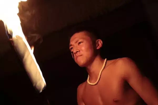日本で唯一のプロのファイヤーナイフダンスチーム「Siva Ola」8人目がステージデビュー