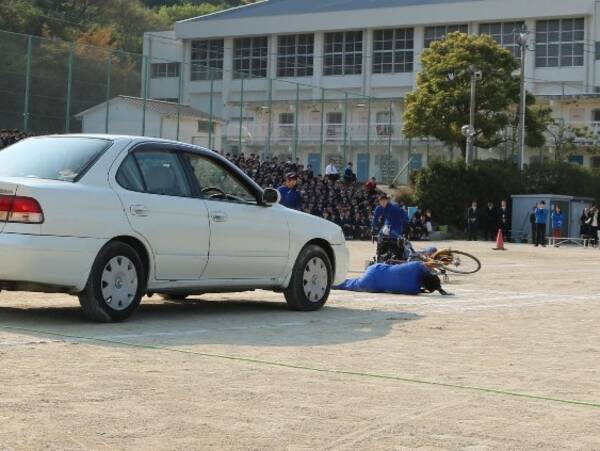 Jaf福岡 スタントマンが交通事故を再現 事故の怖さを体感し自転車安全利用につなげる講習会を開催しました 17年4月25日 エキサイトニュース