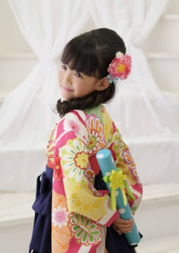 こども専門写真館スタジオアリス 小学校卒業式 幼稚園 保育園卒園式用 袴レンタル のサービスを全店で開始 17年12月4日 エキサイトニュース