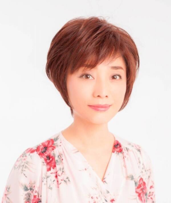 女優の松岡きっこさんが生放送で実演 テレビショッピング番組に リフトアップウィッグ R 美ジェンヌ R 新コレクションが登場 17年12月22日 エキサイトニュース