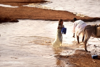 NGOと寺社の協働。スーダン共和国で井戸を掘り、安全で清潔な水を届けるため、NGO/認定NPO法人ロシナンテスと清水寺が協働で募金活動を実施。
