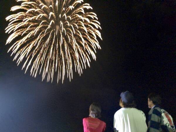 長岡米百俵フェス 花火と食と音楽と 18 クライマックスで特別の長岡花火打ち上げ決定 フェスの常識超えるスケールの花火を山下穂尊が体験 18年9月4日 エキサイトニュース