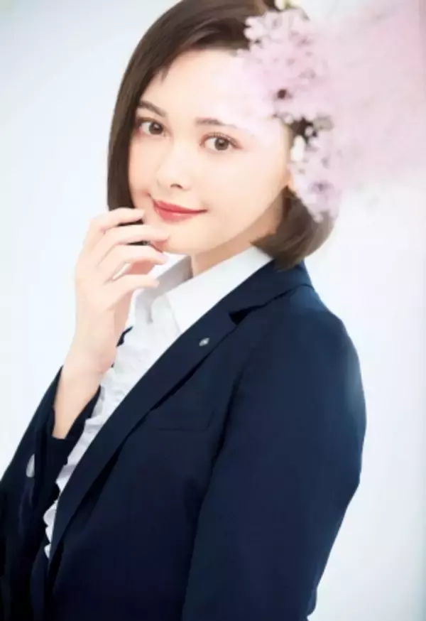 モデル玉城ティナさんと共同企画！！人気シリーズ『たまコラ』から新アイテム登場！～可愛いポイントいっぱいのセットアップとブラウスを展開～