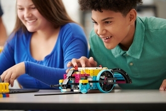 レゴ エデュケーションが、STEAM教育を加速するプログラミング教材新製品「レゴ(R) エデュケーションSPIKE(TM)プライム」を発表