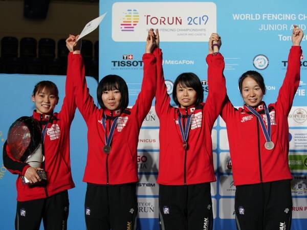 日本フェンシング史上初 ジュニア女子フルーレ団体 世界選手権準優勝 19年4月12日 エキサイトニュース