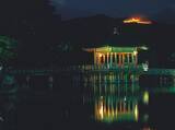 「神仏の垣根を超え、慰霊と平和祈願「奈良大文字送り火」」の画像1