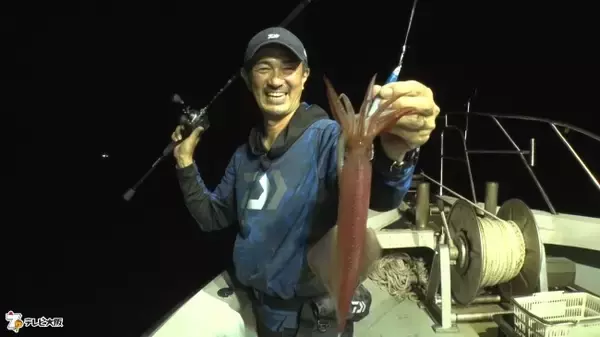 イカ爆釣で船上はお祭り騒ぎ！！“みっぴ”こと秋丸美帆も自慢のイカ料理を披露♪