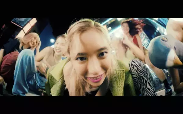 美容室専用ヘアカラー剤「アジアンカラー フェス」とZOMBIE-CHANGのタイアップ新曲「GOLD TRANCE」ミュージックビデオ公開